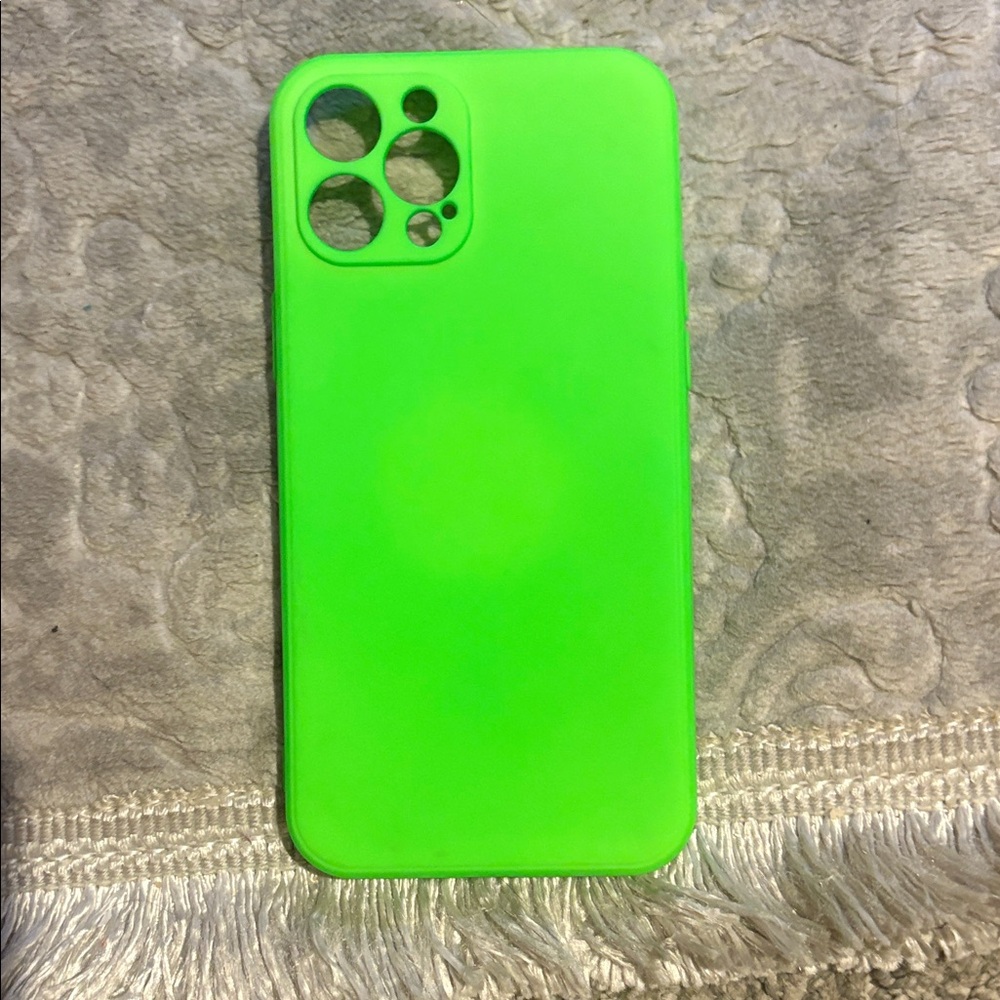Green Protective Phone Case 
IPhone 12 Pro Max - Picture 2 of 5